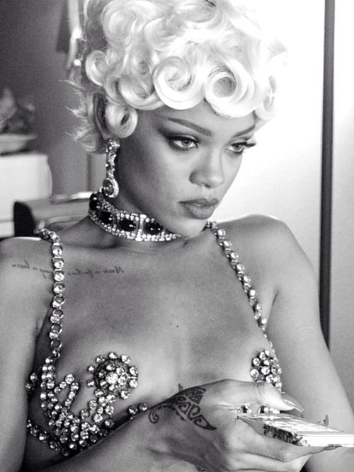 Rihanna Super Sexcii Behind the Scenes Pics of &#8216;Pour It Up&#8217; Music Video&#8230;#1