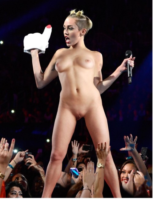 #FridayFakes #MileyCyrus totally nude VMA&#8217;s perky titties and yummy shaved pussy! #nude #pussy #fake