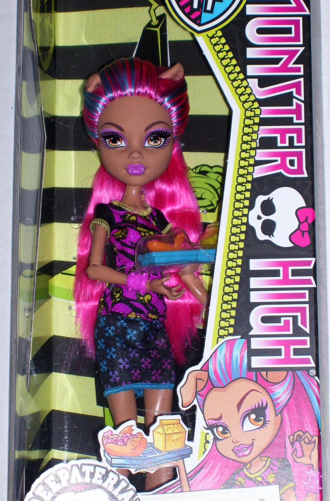 anthxny:

Good quality closeups courtesy of eBay. I need Cleo and Draculaura! Howleen is okay but her outfit leaves a lot to be desired and I still think her hair should have been ALL blue.
