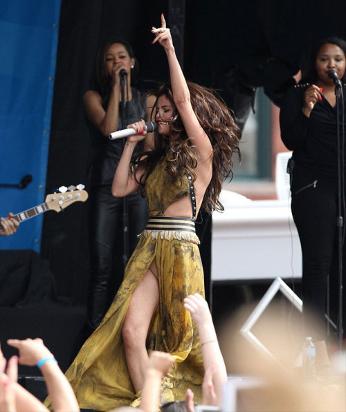 Selena Gomez Flesh Colored Pantie Upskirt on Stage&#8230;