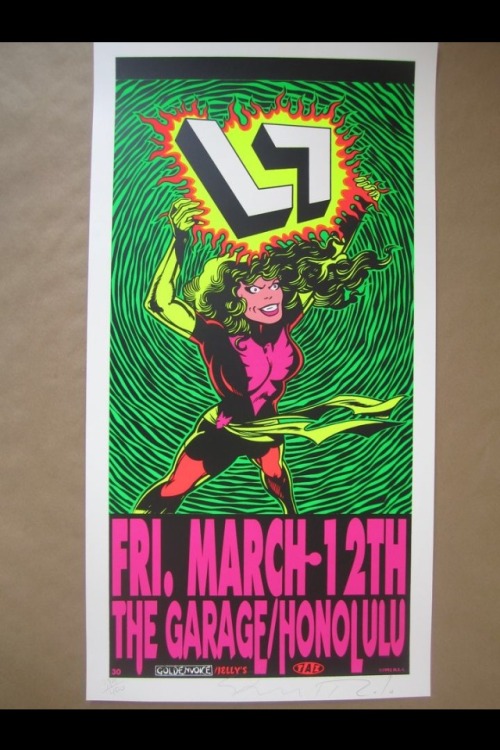 pearl-jelly:  I HAVE NEVER WANTED A POSTER MORE.  L7, Honolulu, March 12, 1993.
