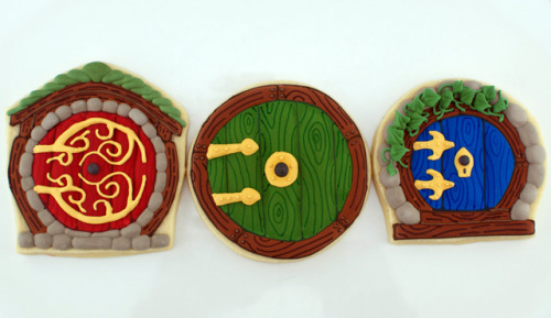 Learn how to make hobbit door cookies.