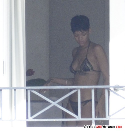 THERE&#8217;S MORE&#8230;So while in her hotel room recently a paparazzi managed to catch Rihanna totally bukkid nekkid while changing her bikinis. These pictures are REAL and not to mention incredibly hot&#8230;#1