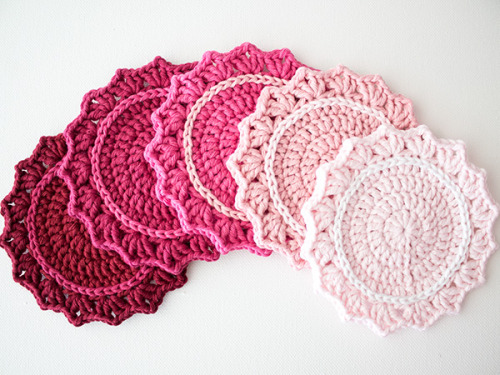 motleymakery:  Make a Set of Five Ombre Crocheted Coasters: Free Pattern fromTuts+. 