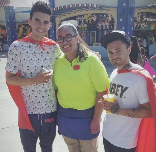@jamesyammouniofficial: Bumped into this beautiful fan at 6flags the other day with Ronnie she wanted a photo but didn&#8217;t have her phone on her at work so I told her I&#8217;ll take it and upload it🎢