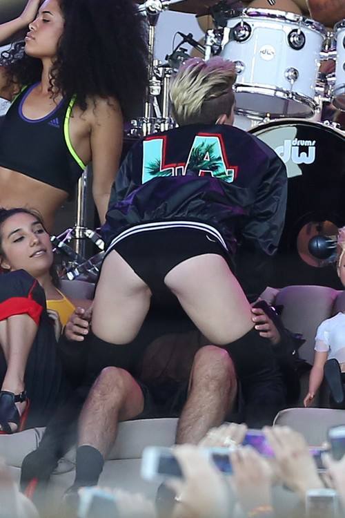 Miley Cyrus Ass On Jimmy Kimmel&#8230;SMH