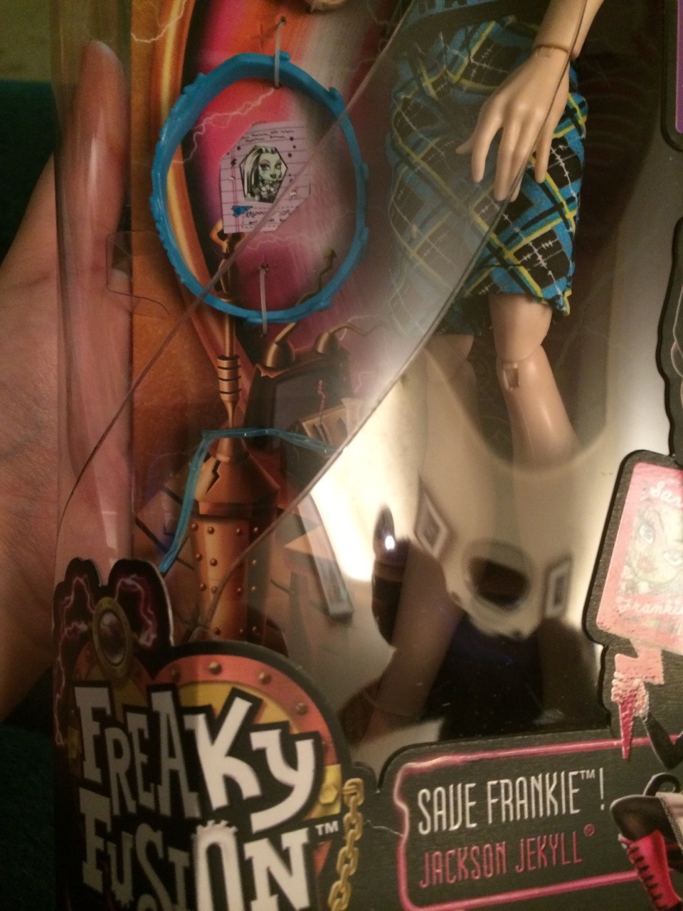 confessionsofamonsterhighaddict:

NEW FREAKY FUSION LINE

FOUND IN K-MART AUSTRALIA

LINE IS CALLED SAVE FRANKIE

CONSISTS OF DRACULAURA, CLAWDEEN AND JACKSON

PICTURED JACKSON JEKYLL