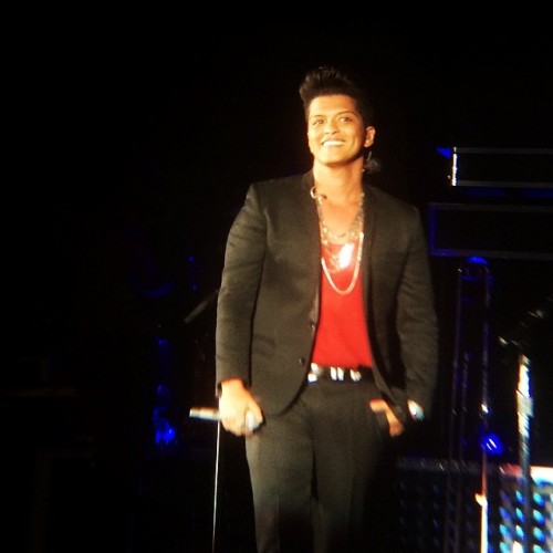 amylove33: Oh holy hell I&#8217;m in love. #brunomars #hollywoodbowl #moonshinejungletour did I say how much I love my seats?!