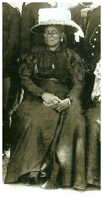 Daughter and Wife of President Antoine Simon.  Haiti c.1910</p><p>Vanésila Simon(L) &amp; Uranie Adélaïde Mentor(R)