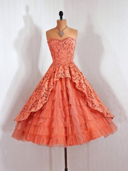 fuzzywhitepeaches:Vintage prom dress
