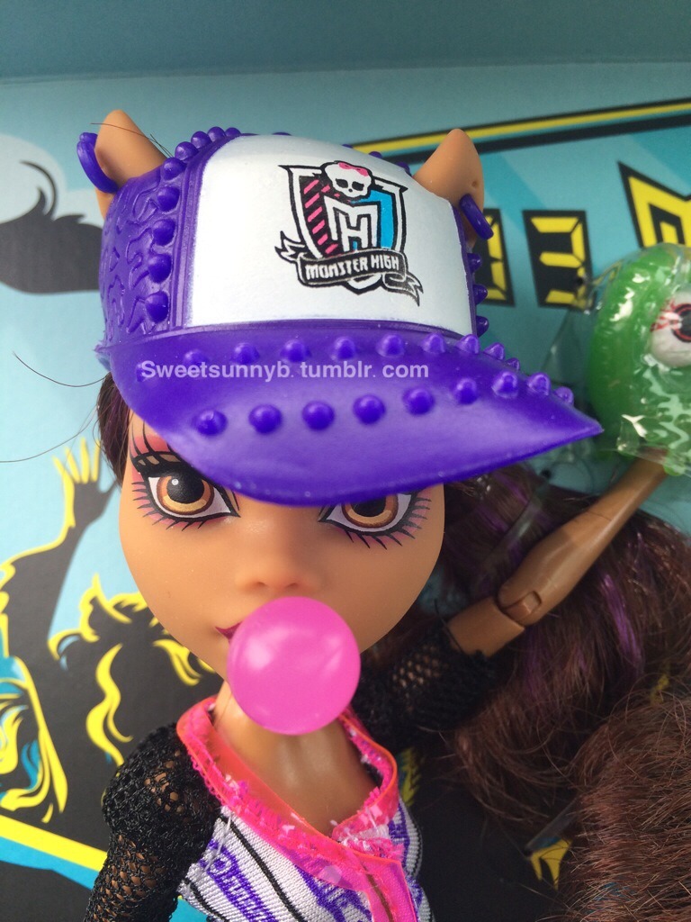 sweetsunnyb:

Ghoul Sports Clawdeen and diary
