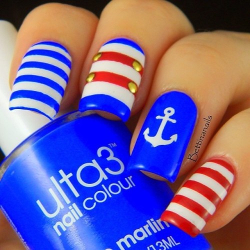 Happy 4th of July US! Credit to @bettinanails...
