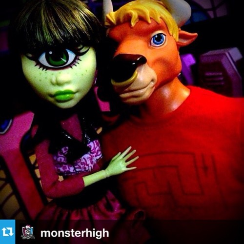 Had so much fun photographing these two! That&#8217;s right I got to take these photos! Weee!! #Repost from @monsterhigh

&#8212;-

#IrisClops and #MannyTaur are anything but an eyesore. What a scary-sweet pair! #MonsterHigh