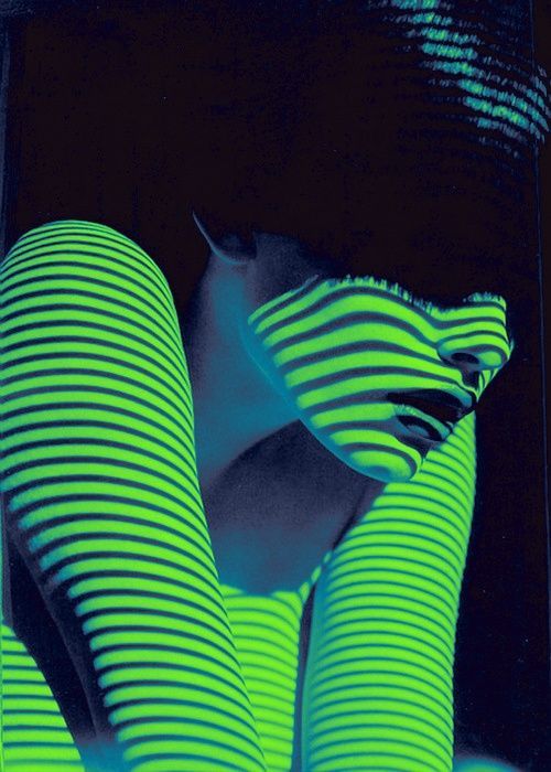 mannequinfetish:

Neon on my naked skin, 
Passing silhouettes...