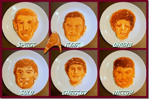 Pancake artist Nathan Shields (previously featured here) created this awesome batch of Star Trek flapjacks.