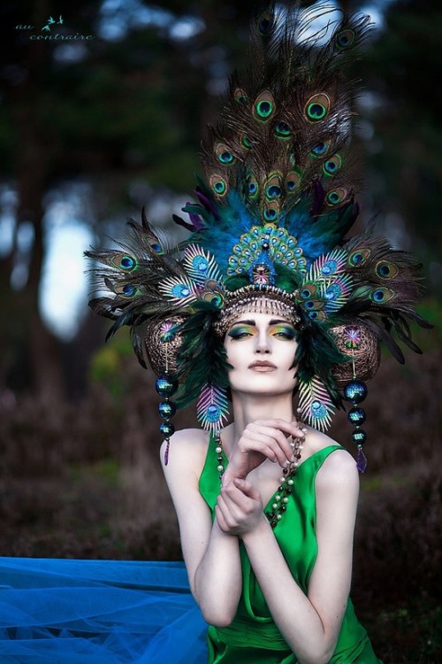bouncyflolacey:A great headress for a lovebird Loveland... - Daily Ladies