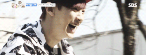 Chanyeol Smiling Roomate