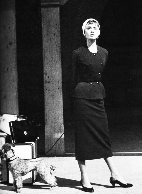 inritus:

Audrey Hepburn on the set of ‘Sabrina’ photographed by Sid Avery, 1954.