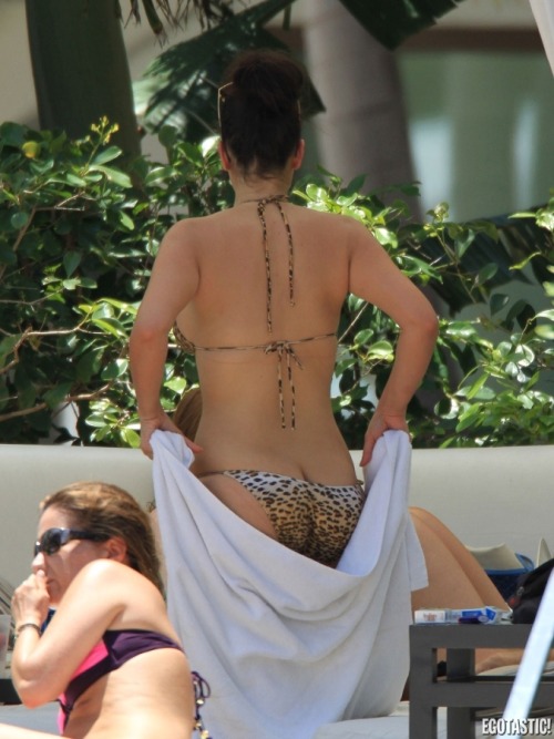 Kim Kardashian exposes some butt-crack in her Leopard Bikini that&#8217;s obviously too damn small&#8230;come on Kim if anyone know how big that ass is&#8230;you do..