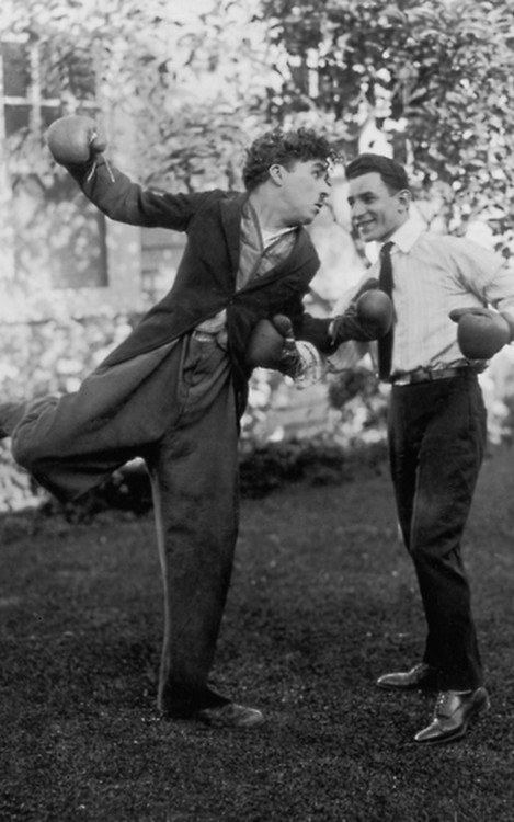 Chaplin Boxerem [1915]