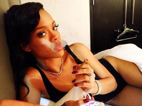 Rihanna Wears Lingerie in Bed Twitpic&#8230;