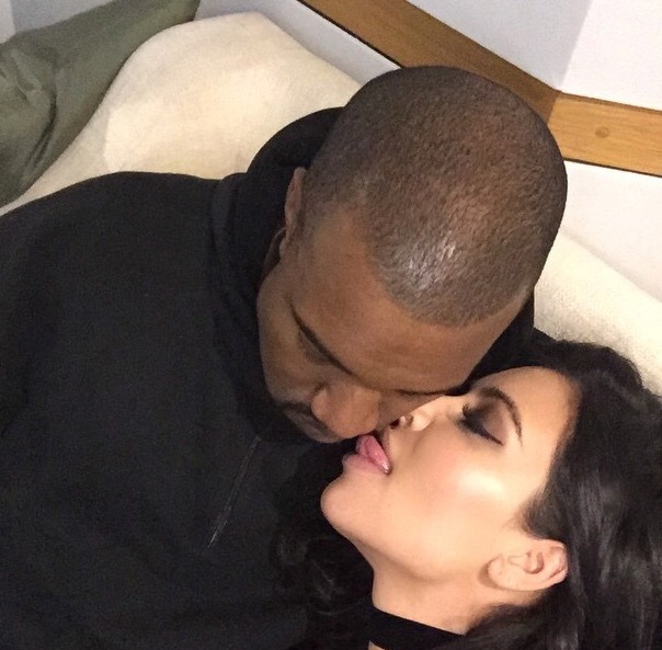 Kanye west and kim kardashian butt grab