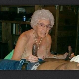 Old grandma oma smoder