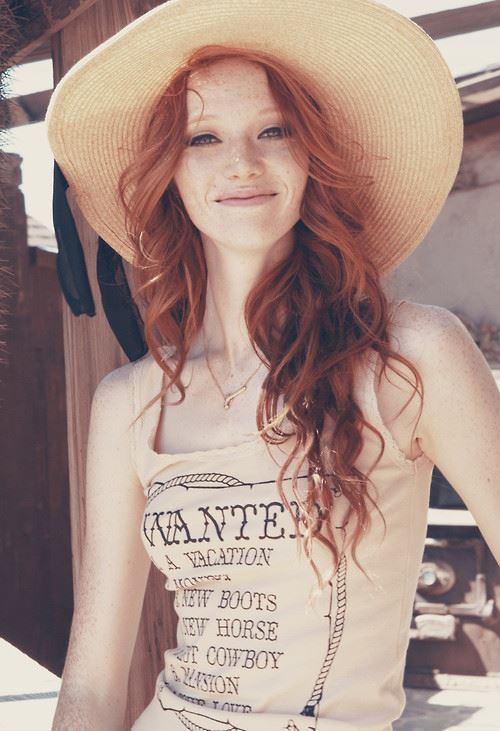 Redhead babe do cowgirl