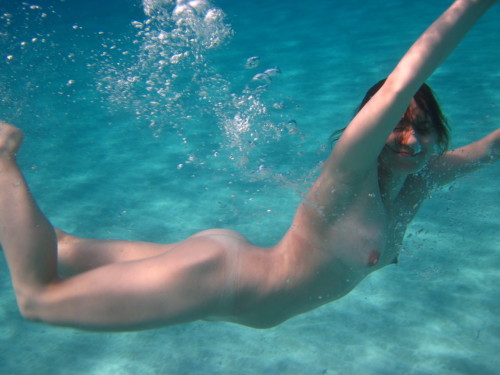 Naked girls swimming underwater