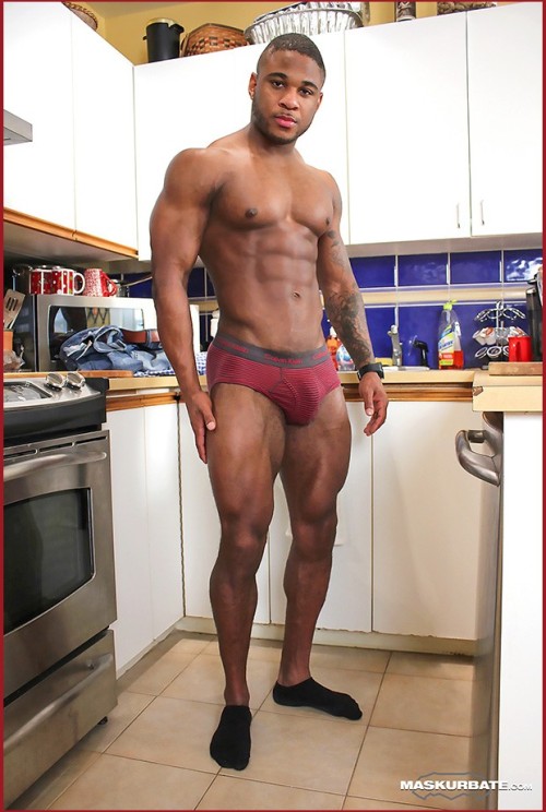 Black man muscle bodybuilder