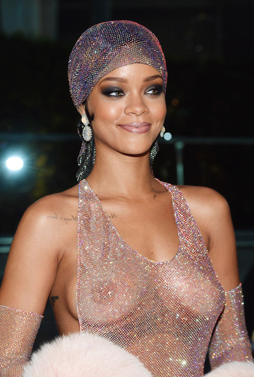 Rihanna at cfda fashion awards 2016