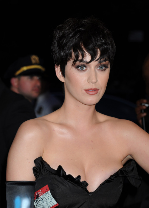 Katy perry hot cleavage