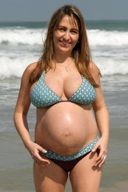 Pregnant fergie bikini