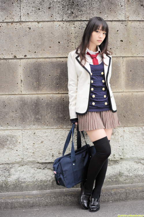 Japanese schoolgirl tugs