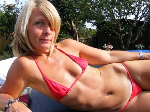 Hot amateur mom bikini