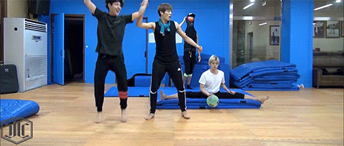 wugaazi:   Oh you know, just a typical day in the life of JJCC …  is that cool guy in the bg