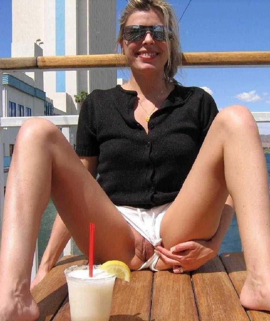 light skin cougar in mini micro-skirt 7 on rus.sexviptube.com