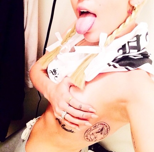 Miley cyrus lip tattoo