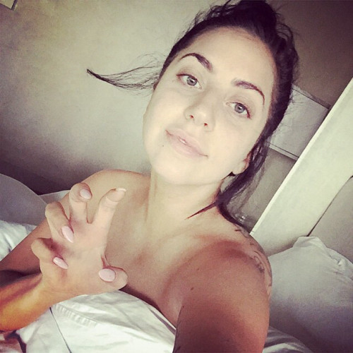 Lady gaga bathtub selfie