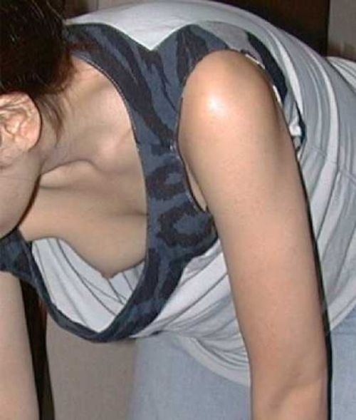 Asian downblouse candid