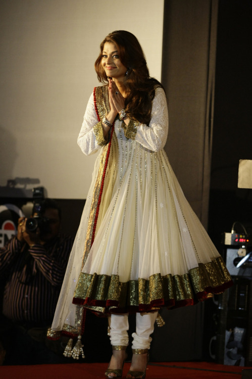 Aishwarya rai in white dress