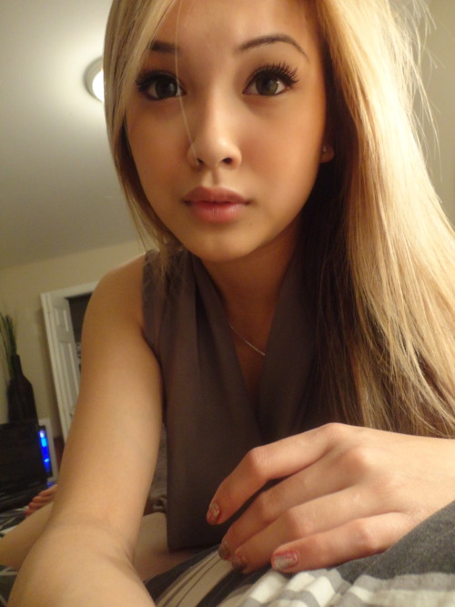 Asian babe loves anal