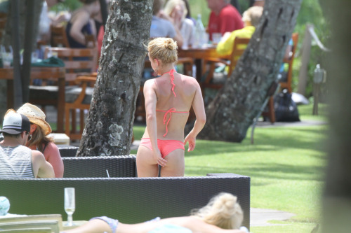 Hayden panettiere bent over bikini